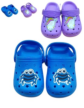 Sueco tipo crocs gomon con aplique de estrellas.Disney