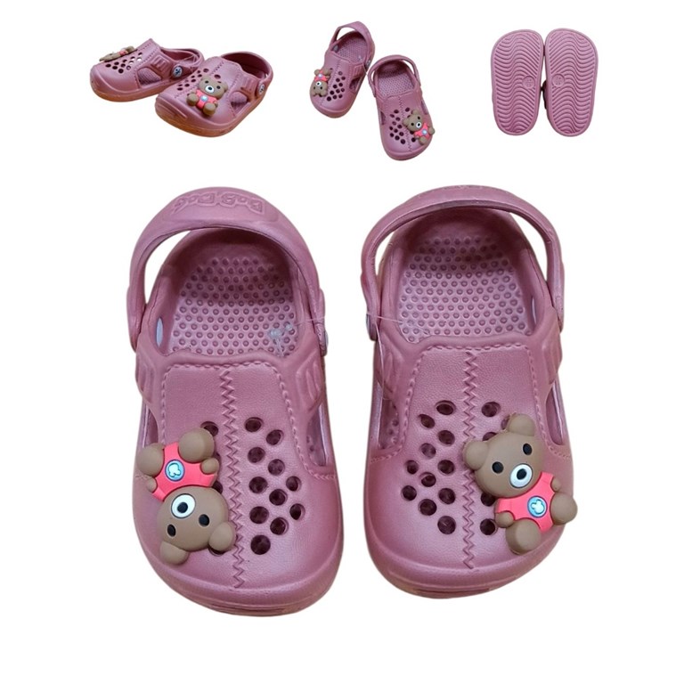 Sueco tipo crocs con apliques de animalitos.Disney