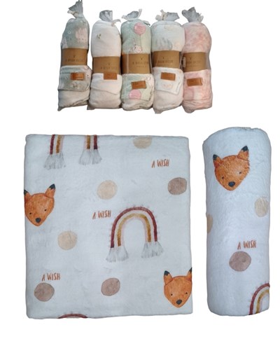 MANTA MICROPOLAR PRESENTADATUL ENVOLTORIO. MEDIDAS: 100CM X 75CM. ESTAMPAS SURTIDAS VARON, NENA, UNISEX.