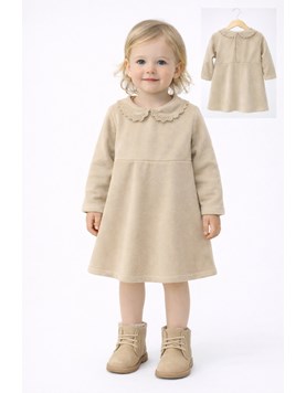 Vestido beige con puntilla en el cuello beige en montaine.Labendel