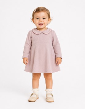 Vestido rosa plush acanalado con puntilla en el cuello .Labendel