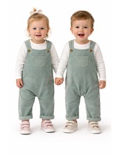 Jardinero con bretel d bondeau doble faz verde para beba.Labendel