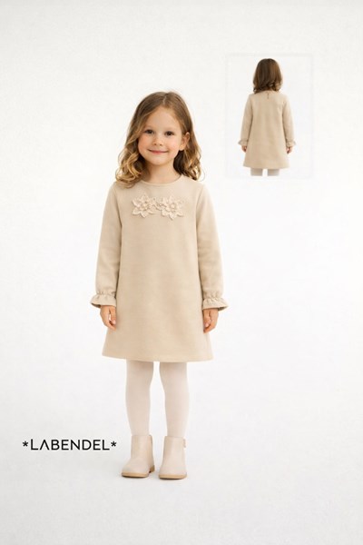 Vestido beige con 2 flores en montaine para nena.Labendel