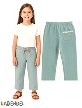 Pantalon de nena liso color verde.Labendel