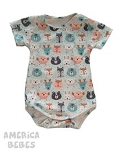 A9 BODY MANGA CORTA PARA BEBE VARON FONDO VERDE AGUA ESTAMPADO ANIMALITOS TYG