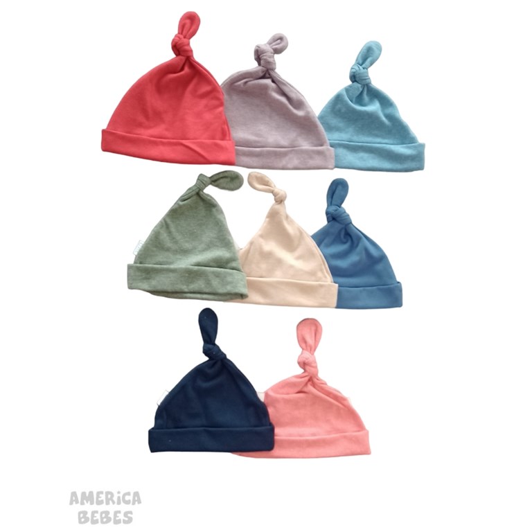 Gorro con nudo liso. Colores surtidos. Baby Cheito.