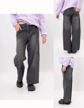 JEAN ESTILO MOM CON BOLSILLOS CARGO EN LOS COSTADOS, COLOR GRIS. OLIVIA