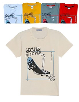 Remera de nene manga corta estampada skateboard.Gruny