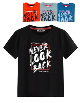 Remera manga corta de nene estampa never look back.Gruny