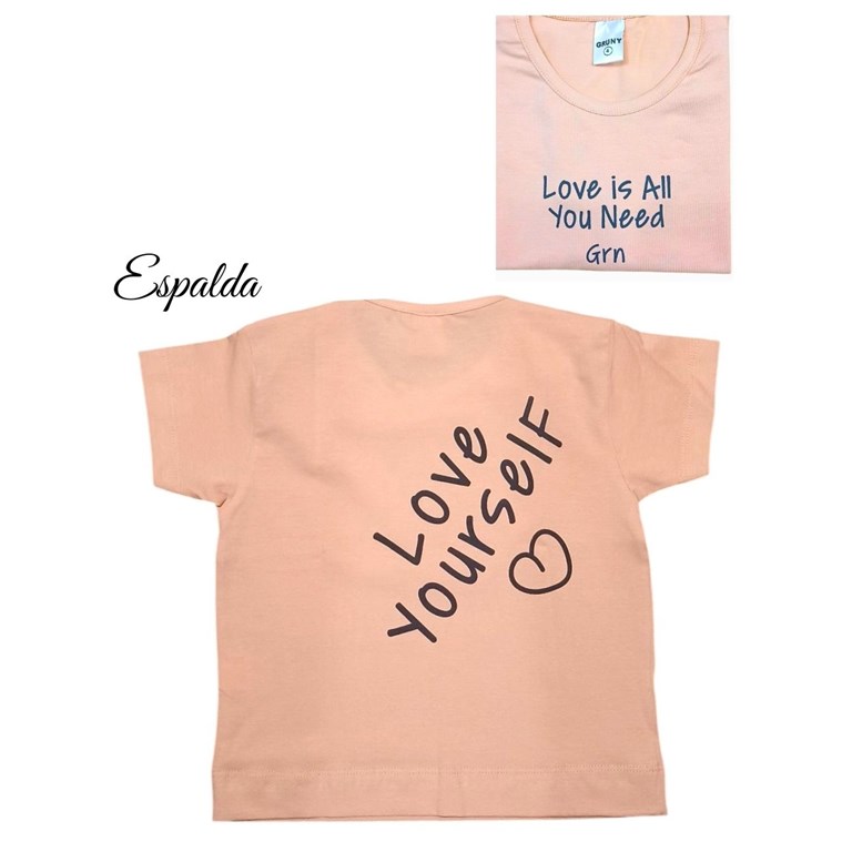 Remera manga corta de nena estampada love is all you need.Gruny
