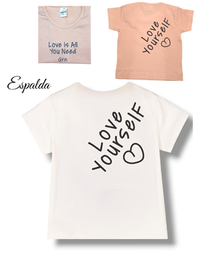 Remera manga corta de nena estampada love is all you need.Gruny