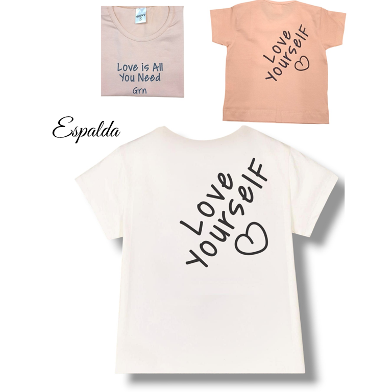 Remera manga corta de nena estampada love is all you need.Gruny