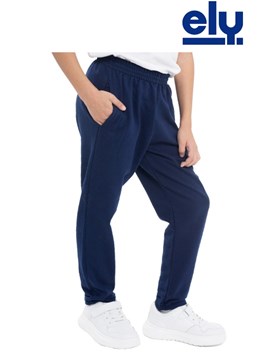 Pantalón de frisa tipo chupín con bolsillos laterales y cintura elastizada. Ely.