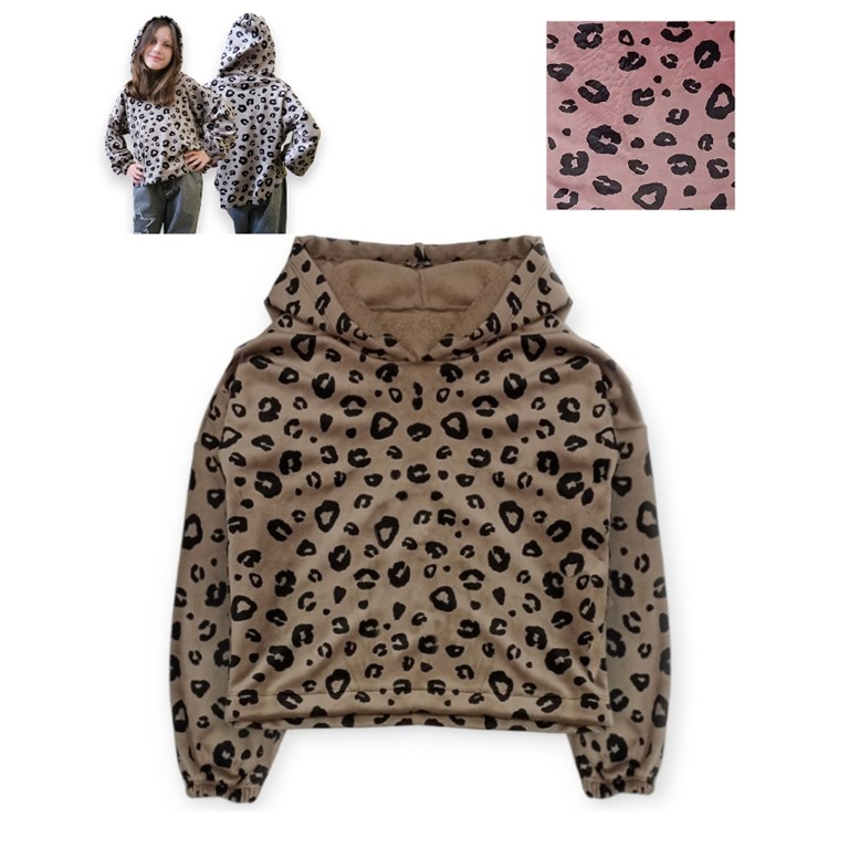 BUZO NENA DE PLUSH ELASTIZADO CON CAPUCHA ESTAMPADO 'ANIMAL PRINT'. GEPETTO