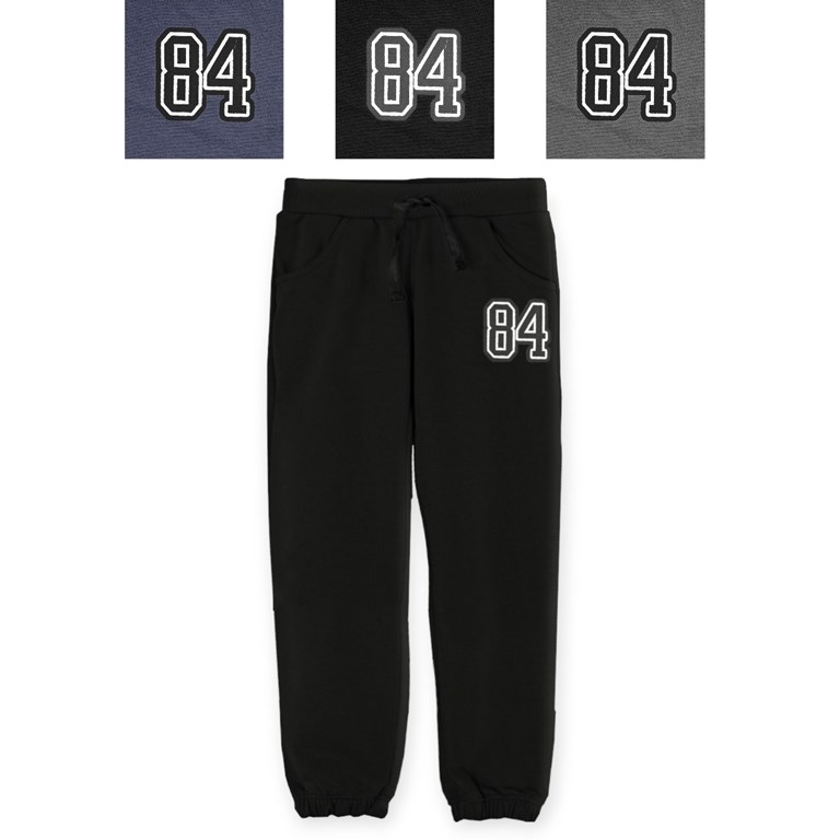 PANTALON JOGGER NENE DE FRISA CON ESTAMPA '84'. GEPETTO