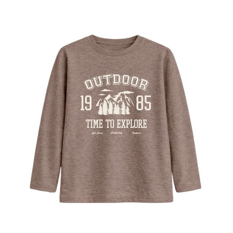 Remera junior varón jaspeada con estampa outdoor con relieve.Gepetto 