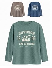 Remera junior varón jaspeada con estampa outdoor con relieve.Gepetto 