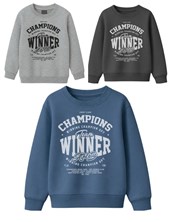 Buzo junior varón con estampa winner.Gepetto