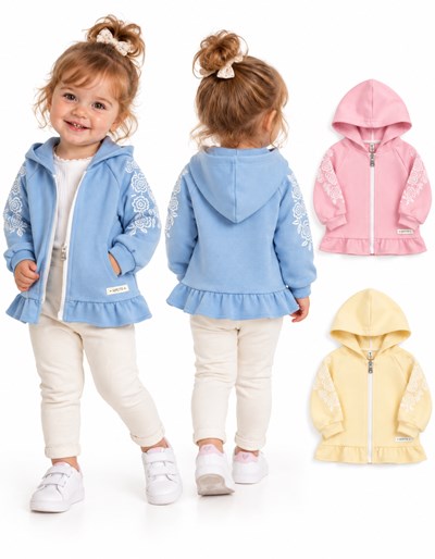 Campera beba en rústico de algodón, con capucha, volado y estampas en mangas. Gepetto