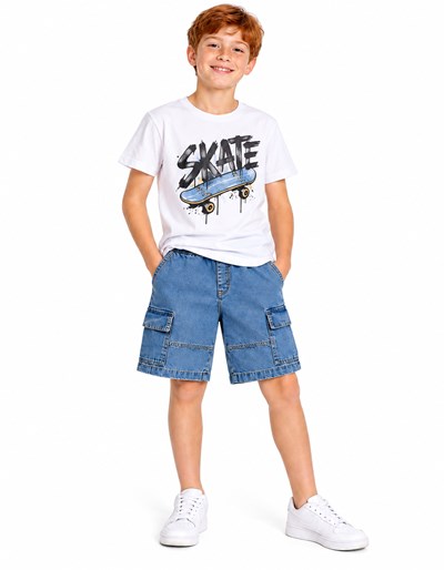 Bermuda jean con recortes y con bolsillos cargo para nene. Gepetto