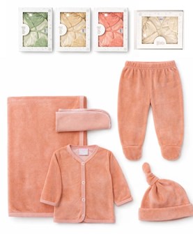 Ajuar 5u mantilla saquito pantalon con pie gorro babita. Picolo