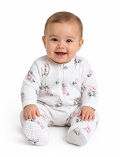 ENTERITO CON CIERRE, MANGA LARGA, CON PIE. ESTAMPA ROSAS. VARSITY