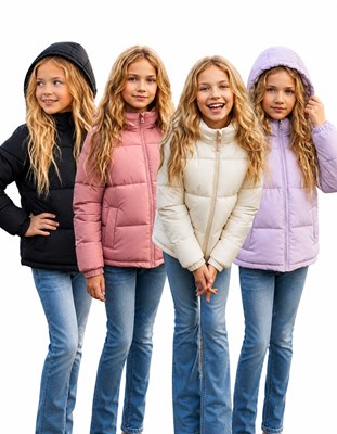 Campera nena lisa revestida en piel, con interior relleno en guata. Calidad premium. Importada. Colores: Crudo-Rosa viejo - Negro - Lila