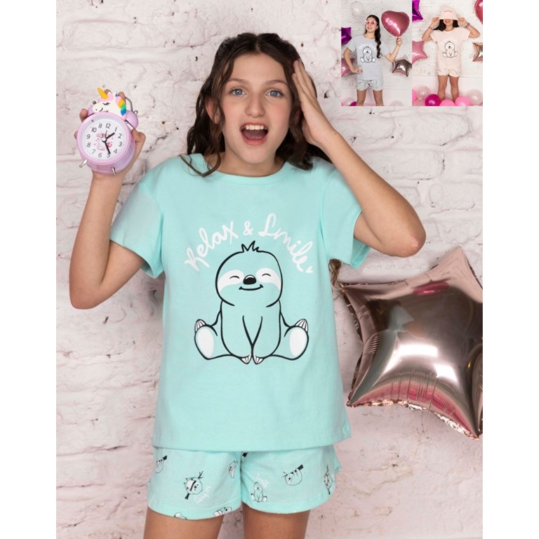 Pijama de nena short y remera foca perezosa.
