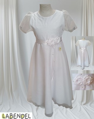 Vestido manga corta organza, dos flores de razo en cintura