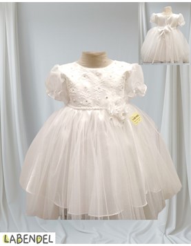Vestido Bautismo manga corta, falda tull, pechera bordada, cinto de perlas con flores centrales de organza