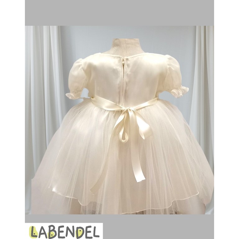 Vestido Bautismo manga corta falda tull, cinto de perlas con flores de organza