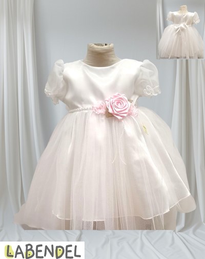 Vestido Bautismo, manga corta polleta de tull y cinto de perlas con tres flores