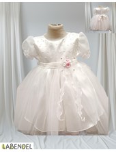 Vestido Bautismo managa corta con cinto ancho con aplique perlas y centro florcitas