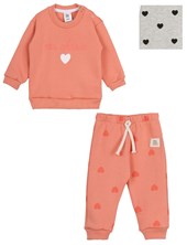CONJUNTO BUZO Y PANTALON FRISA ESTAMPADO CORAZONES. BIG BAY