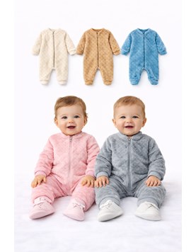 ENTERITO SIN PIE CON CIERRE CORAL FLEECE EMBOSSED EN PERCHA. BIG BAY