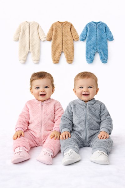 ENTERITO SIN PIE CON CIERRE CORAL FLEECE EMBOSSED EN PERCHA. BIG BAY