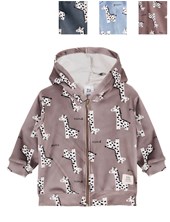 CAMPERA BEBE DE PLUSH CON CIERRE Y CAPUCHA ESTAMPADO JIRAFAS. BIG BAY