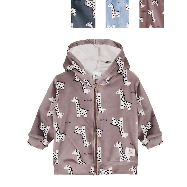 CAMPERA BEBE DE PLUSH CON CIERRE Y CAPUCHA ESTAMPADO JIRAFAS. BIG BAY