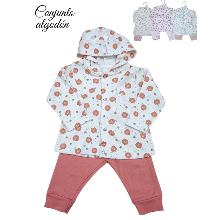 Conjunto de campera con capucha en interlock floreado logo bordado combinado con pantalon liso beba dreams