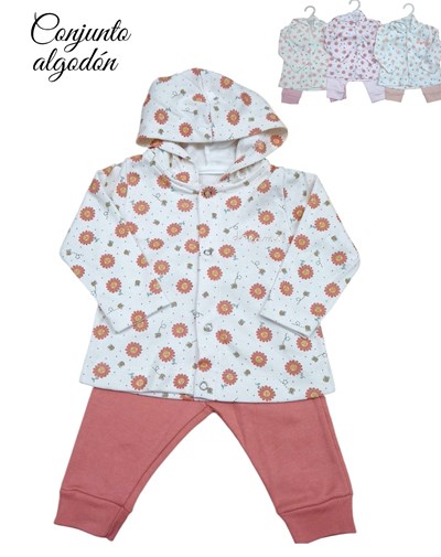 Conjunto de campera cuello mao en interlock floreado con logo bordado combinado con pantalon en interlock liso colores de nena dreams