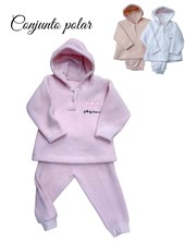CONJUNTO BEBA  DE POLAR  BUZO CON CAPUCHA Y BORDADO. DREAMS