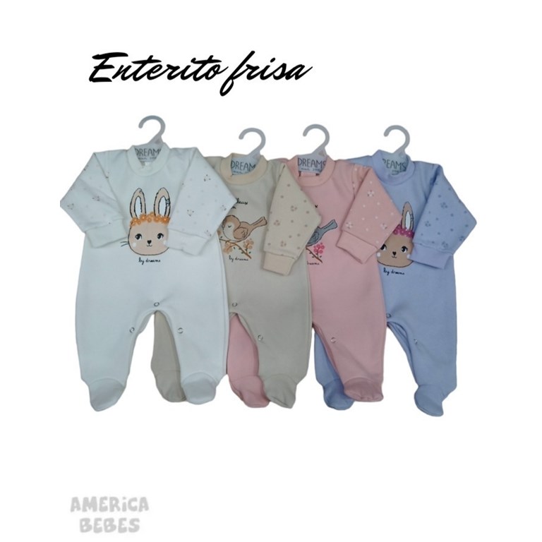 ENTERITO BEBE FRISA ,MANGAS ESTAMPADAS FLOR, ESTAMPADO CENTRAL, CON PIE DREAMS