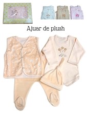 Set 4 piezas, body estampado con chaleco plush floreado, ranita y gorro en plush liso. Dreams