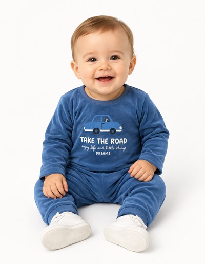 CONJUNTO DE BEBE EN PLUSH, CON ESTAMPA CENTRAL. DREAMS