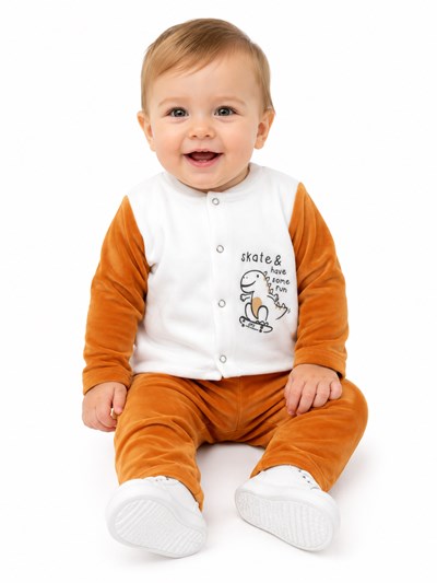 CONJUNTO BEBE DE PLUSH , CON CAMPERA ESTAMPADO. DREAMS