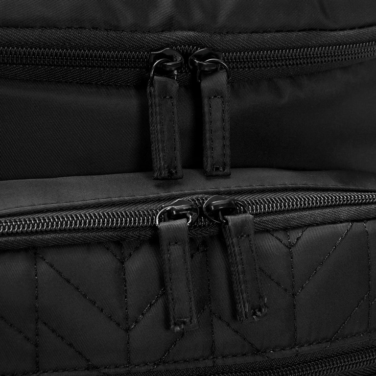 MOCHILA MATERNAL NEGRA CON CAMBIADOR MATELASSE. 36X29X16 CM