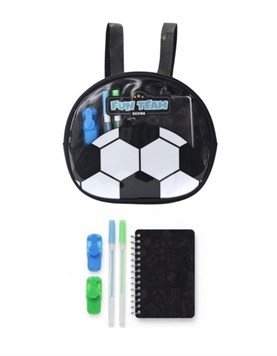 Mochila negra con set libreria incluye cuaderno. Estampa pelota futbol.