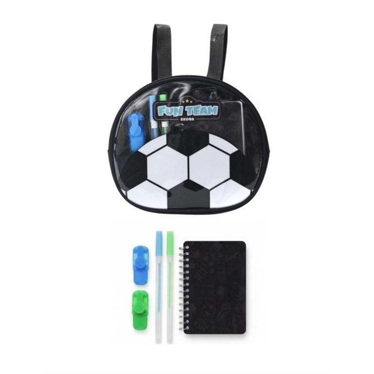 Mochila negra con set libreria incluye cuaderno. Estampa pelota futbol.
