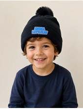 GORRO INFANTIL CON POMPOM CON PARCHE