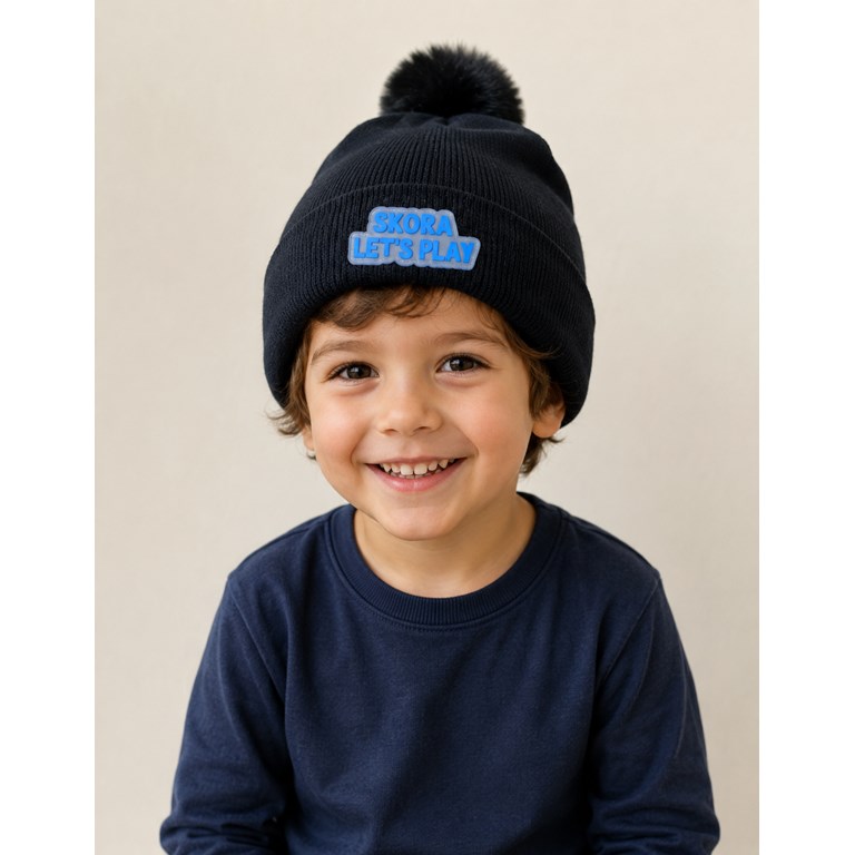 GORRO INFANTIL CON POMPOM CON PARCHE